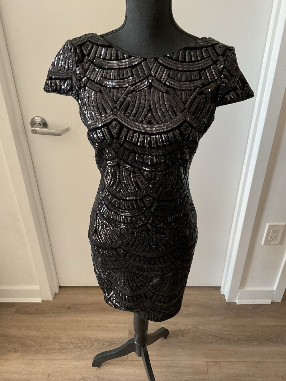 Dress The Population Tabitha Cap Sleeve Geometric Sequin Bodycon Cocktail Dress